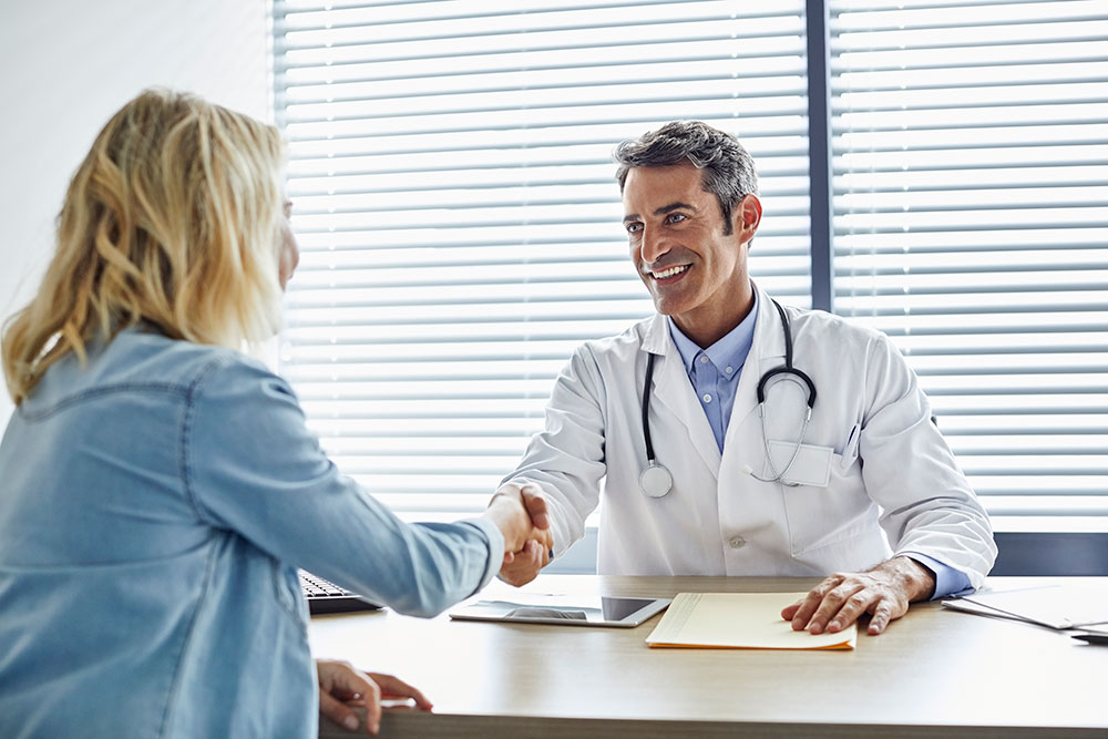 dokter patiënt hand schudden