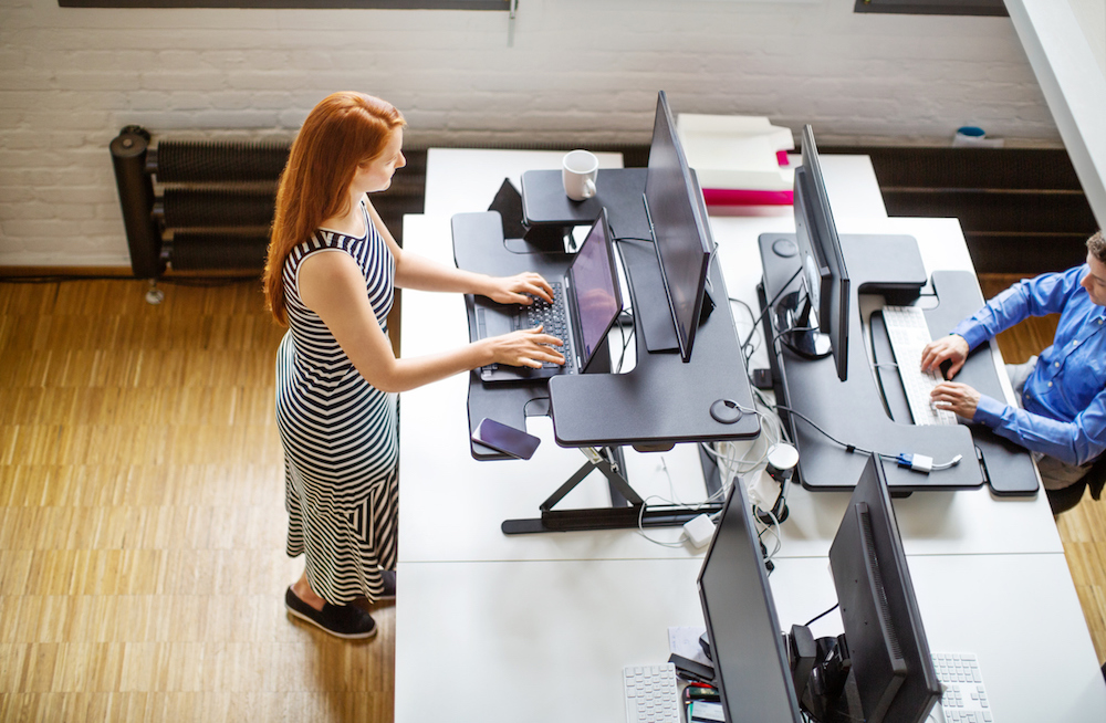 Alterner entre travail assis et travail debout est une formule intéressante.