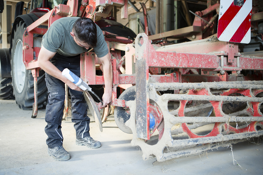 Gebruik de instructiekaart voor het onderhoud van landbouwmachines.